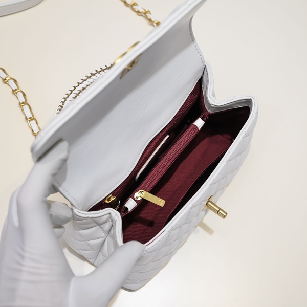 シャネルバッグ角部分ディテール